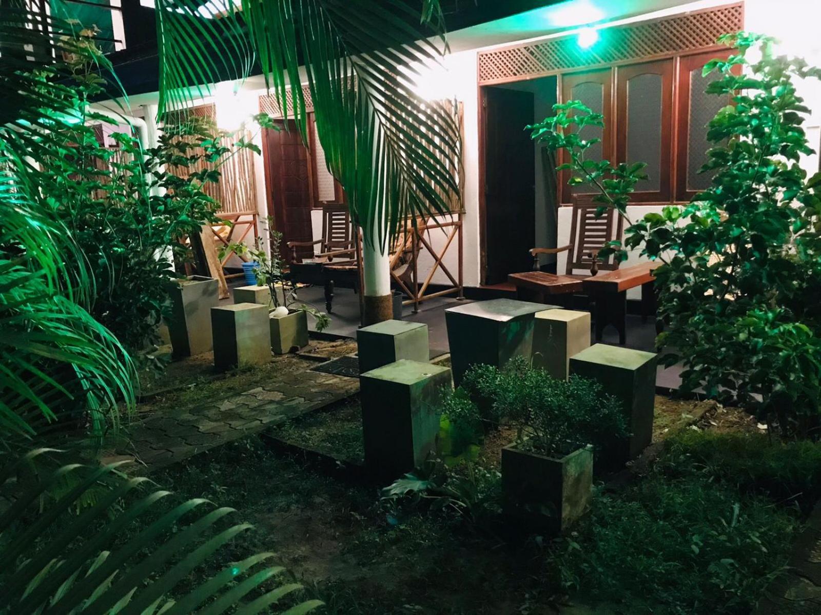 Lion Paradise Surf Beach Matara Ngoại thất bức ảnh