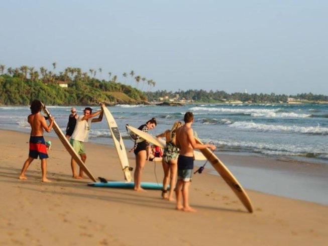 Lion Paradise Surf Beach Matara Ngoại thất bức ảnh